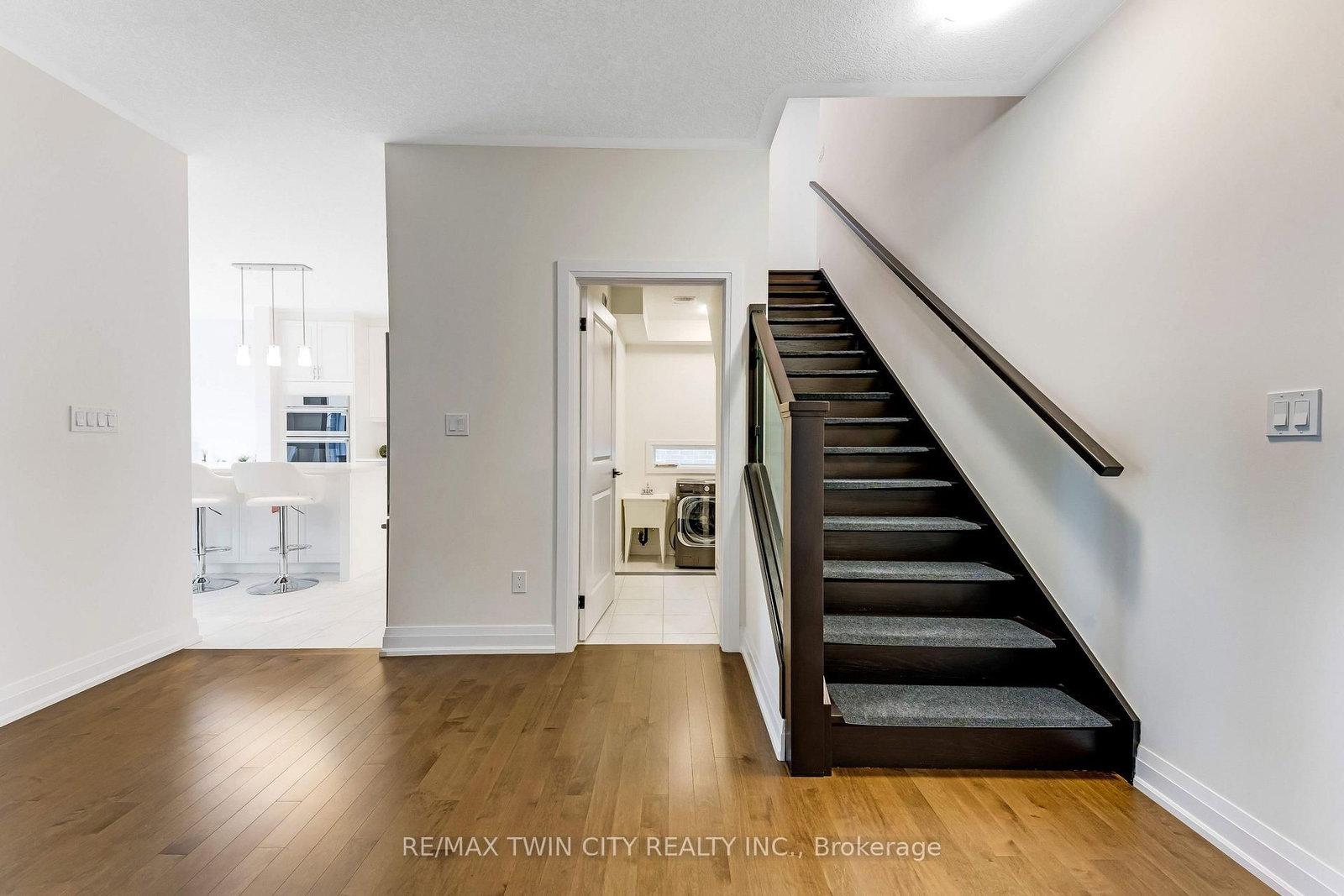 27 Jacob Detweiller Drive • Kitchener, ON photo 8