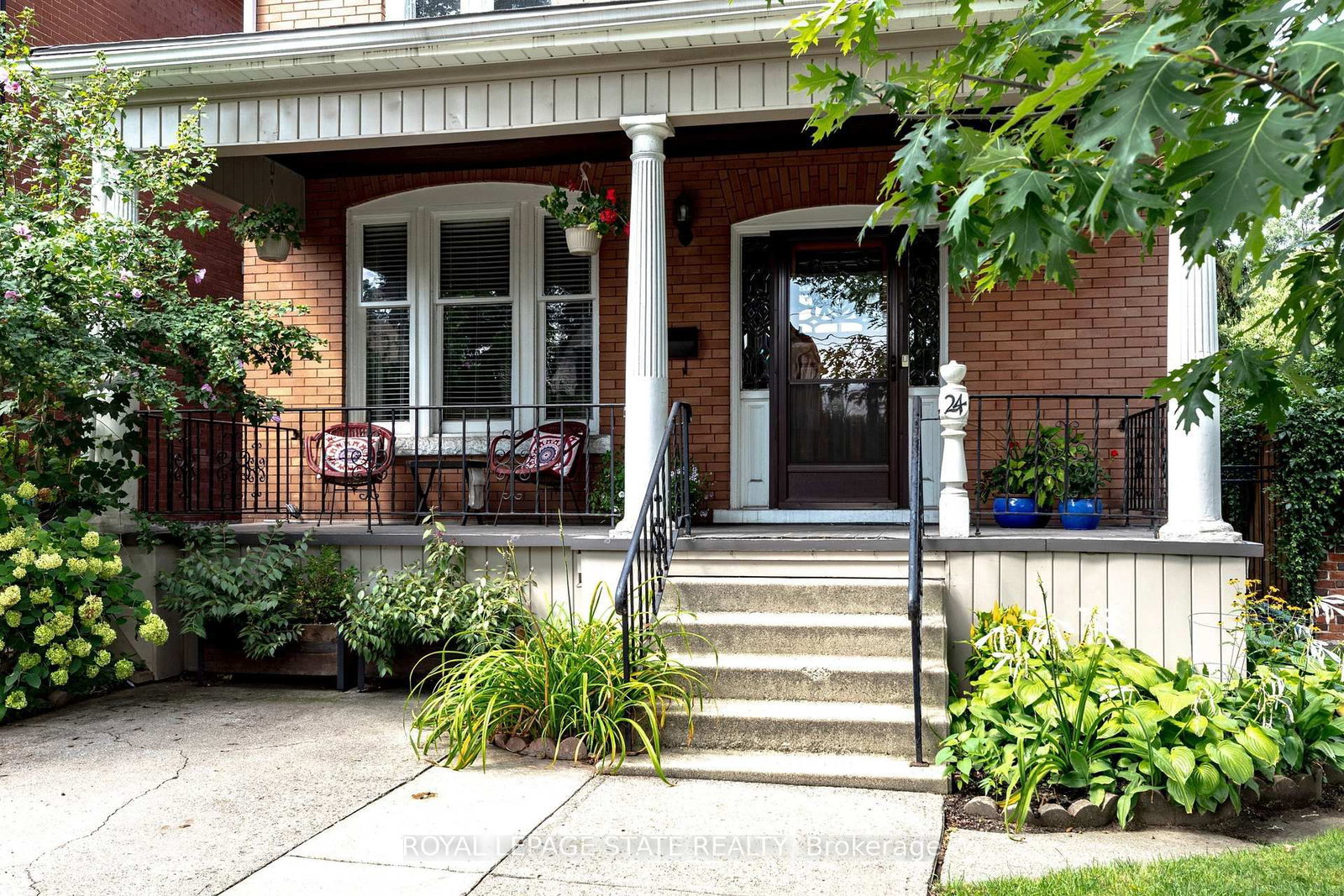 24 Fairleigh Crescent • Hamilton, ON photo 3