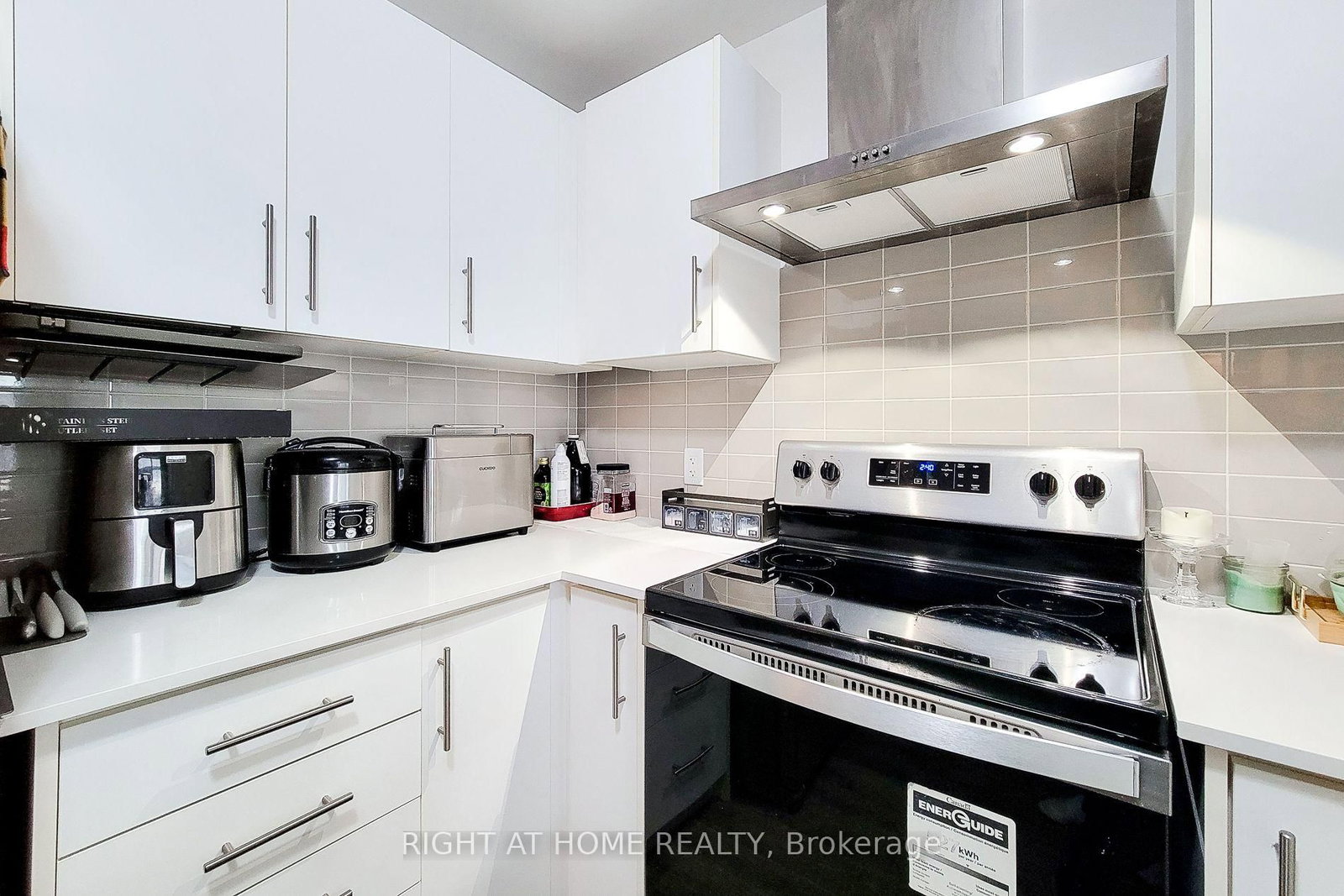1 Redfern Aveenue Avenue • #217 • Hamilton, ON photo 10