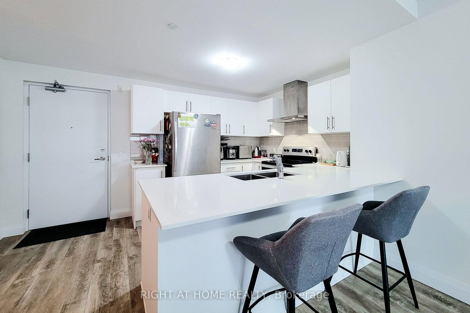 1 Redfern Aveenue Avenue • #217 • Hamilton, ON photo 4