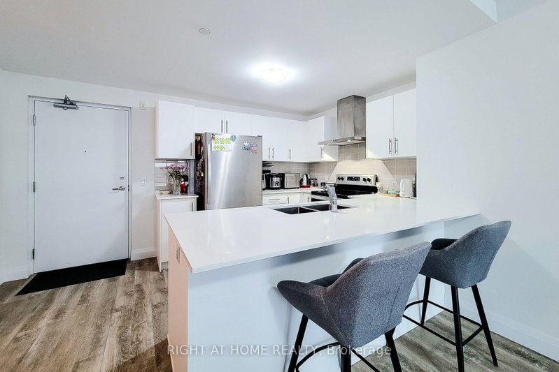 1 Redfern Ave photo 4