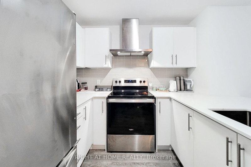 1 Redfern Ave photo 5