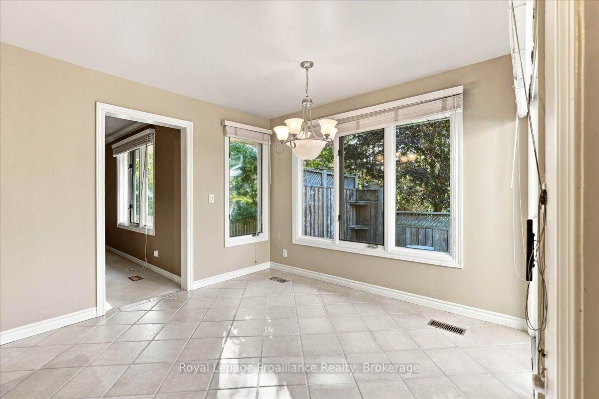 125 Tracey Park Drive • Belleville, ON photo 10