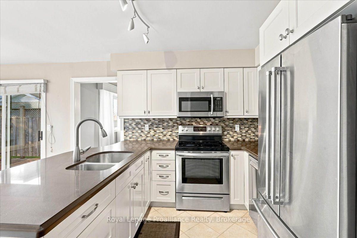 125 Tracey Park Drive • Belleville, ON photo 13