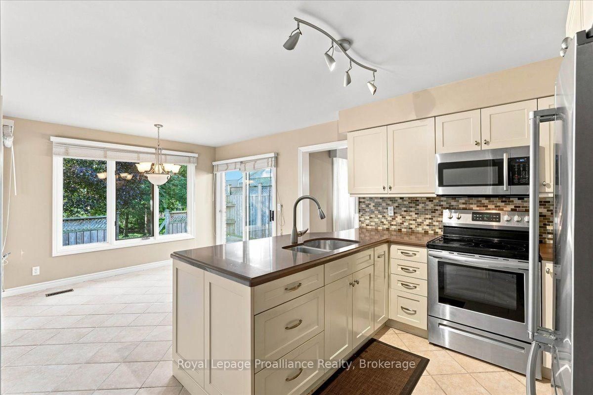 125 Tracey Park Drive • Belleville, ON photo 14