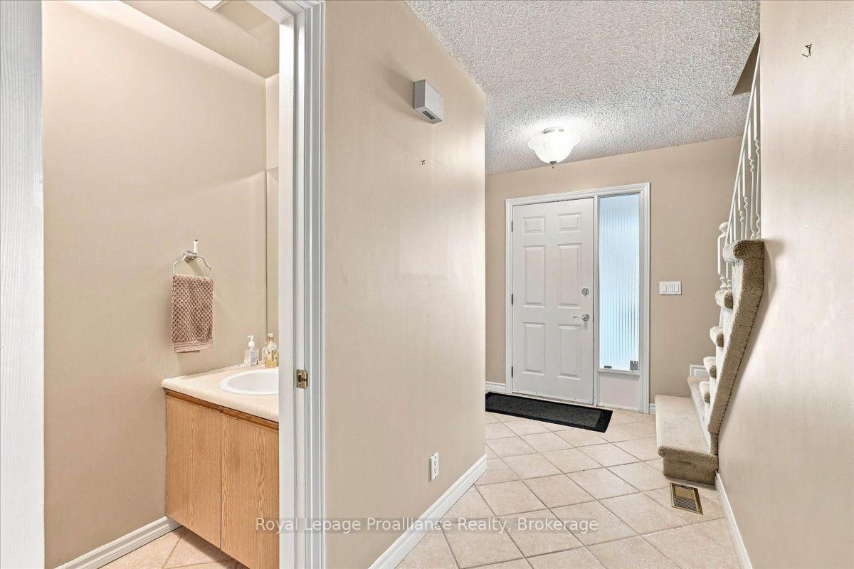 125 Tracey Park Drive • Belleville, ON photo 17