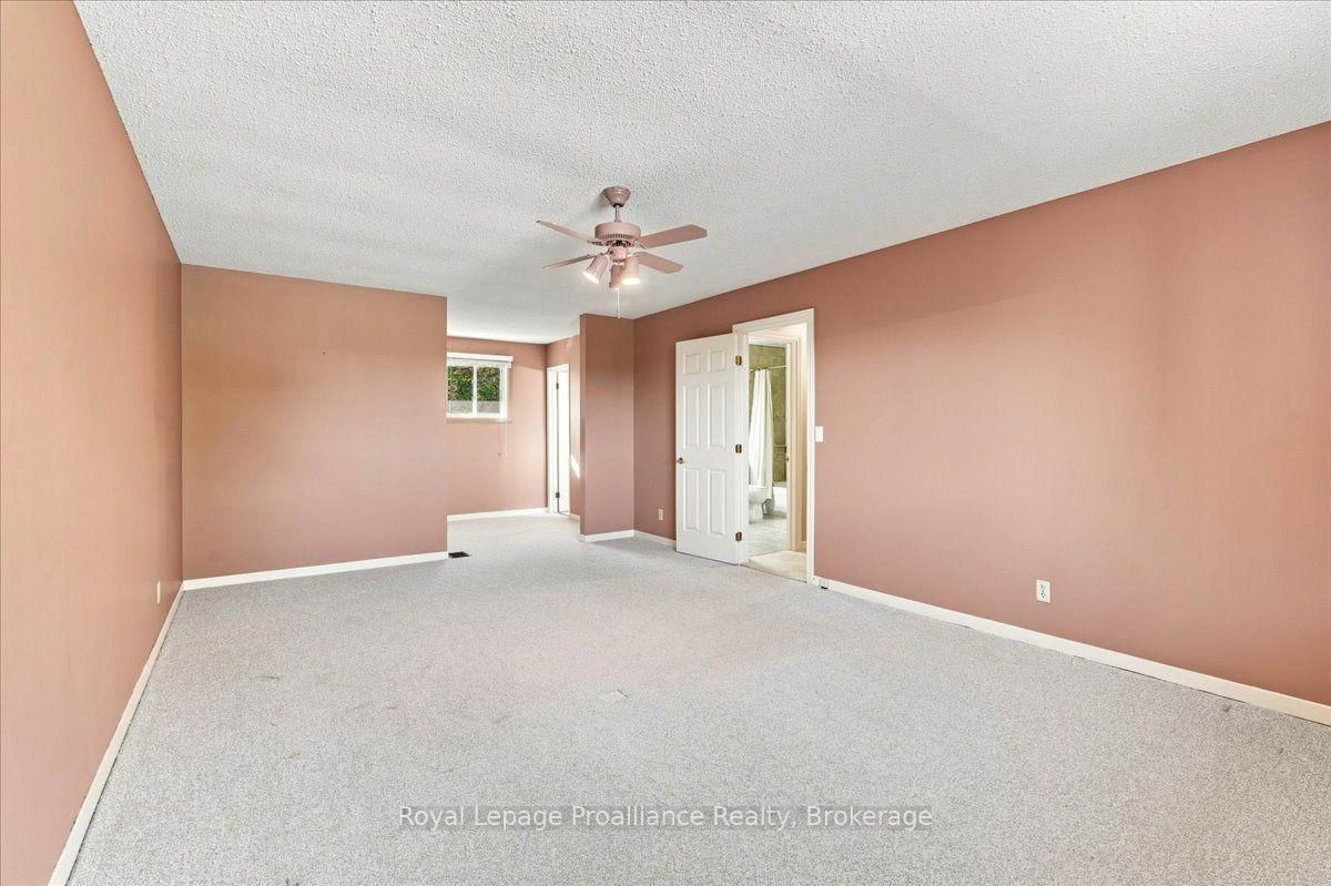 125 Tracey Park Drive • Belleville, ON photo 18