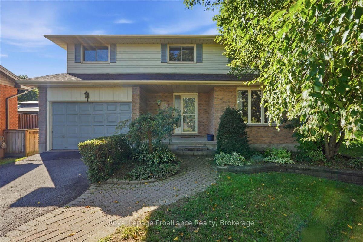 125 Tracey Park Drive • Belleville, ON photo 2