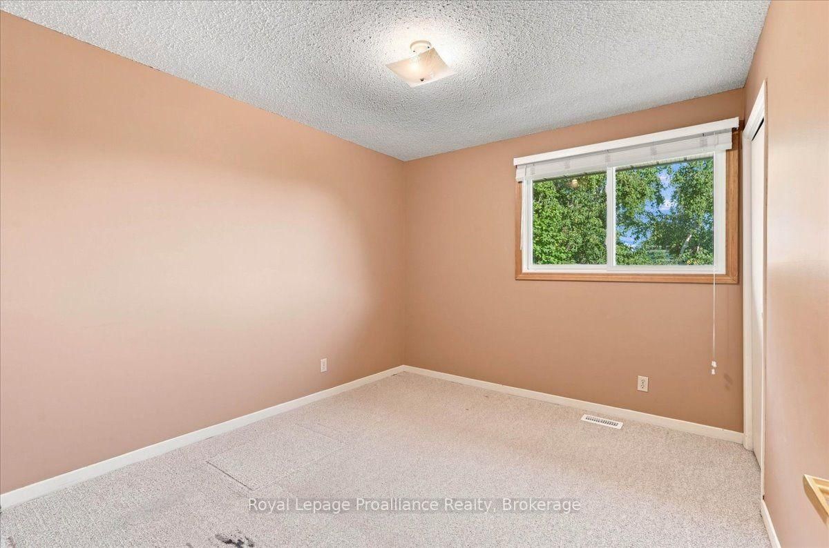 125 Tracey Park Drive • Belleville, ON photo 20
