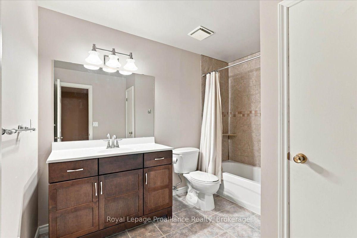 125 Tracey Park Drive • Belleville, ON photo 24