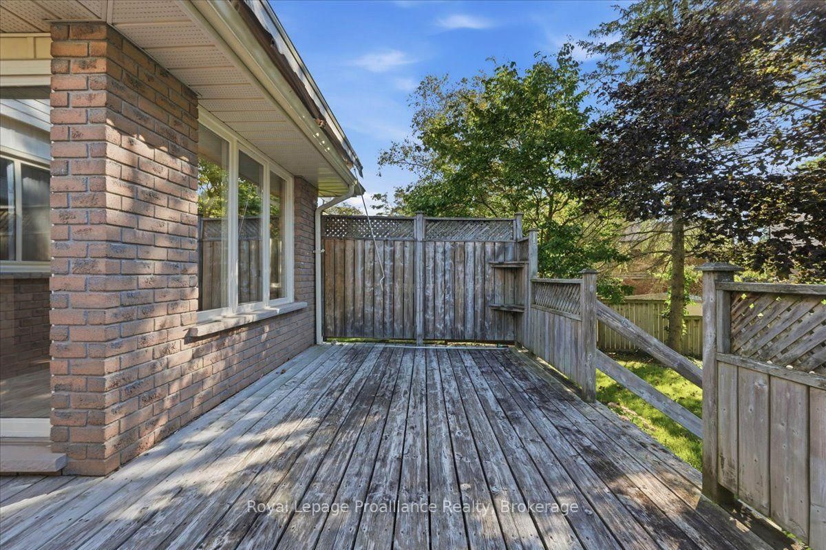 125 Tracey Park Drive • Belleville, ON photo 32