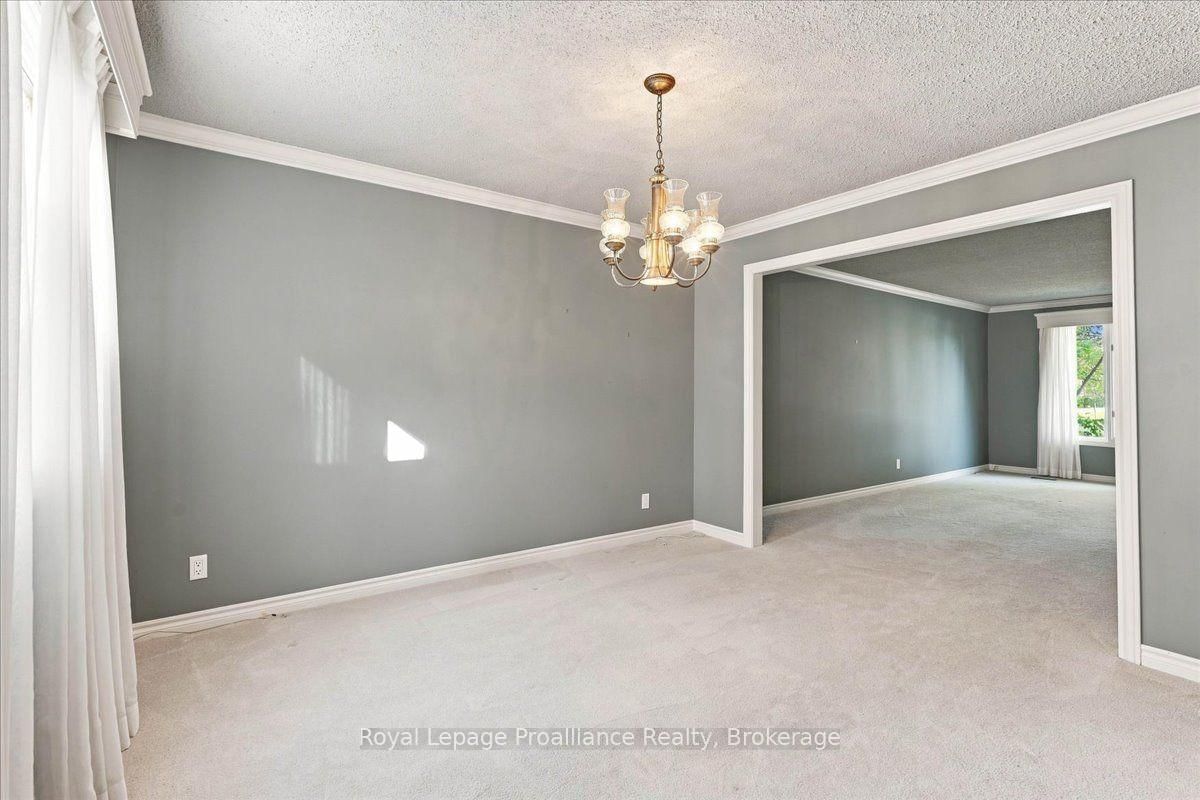 125 Tracey Park Drive • Belleville, ON photo 9