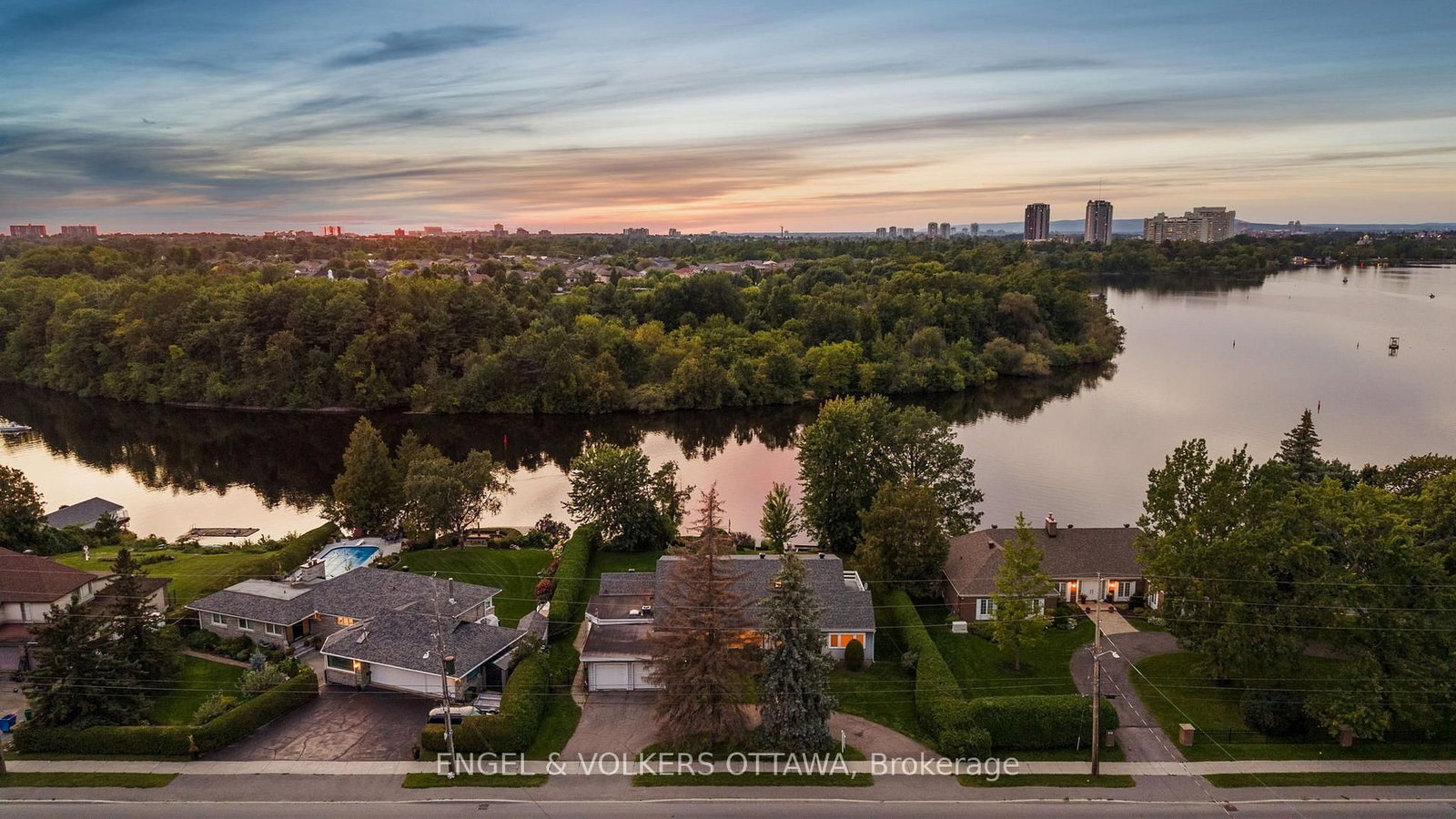 3200 Riverside Drive • Ottawa, ON photo 1
