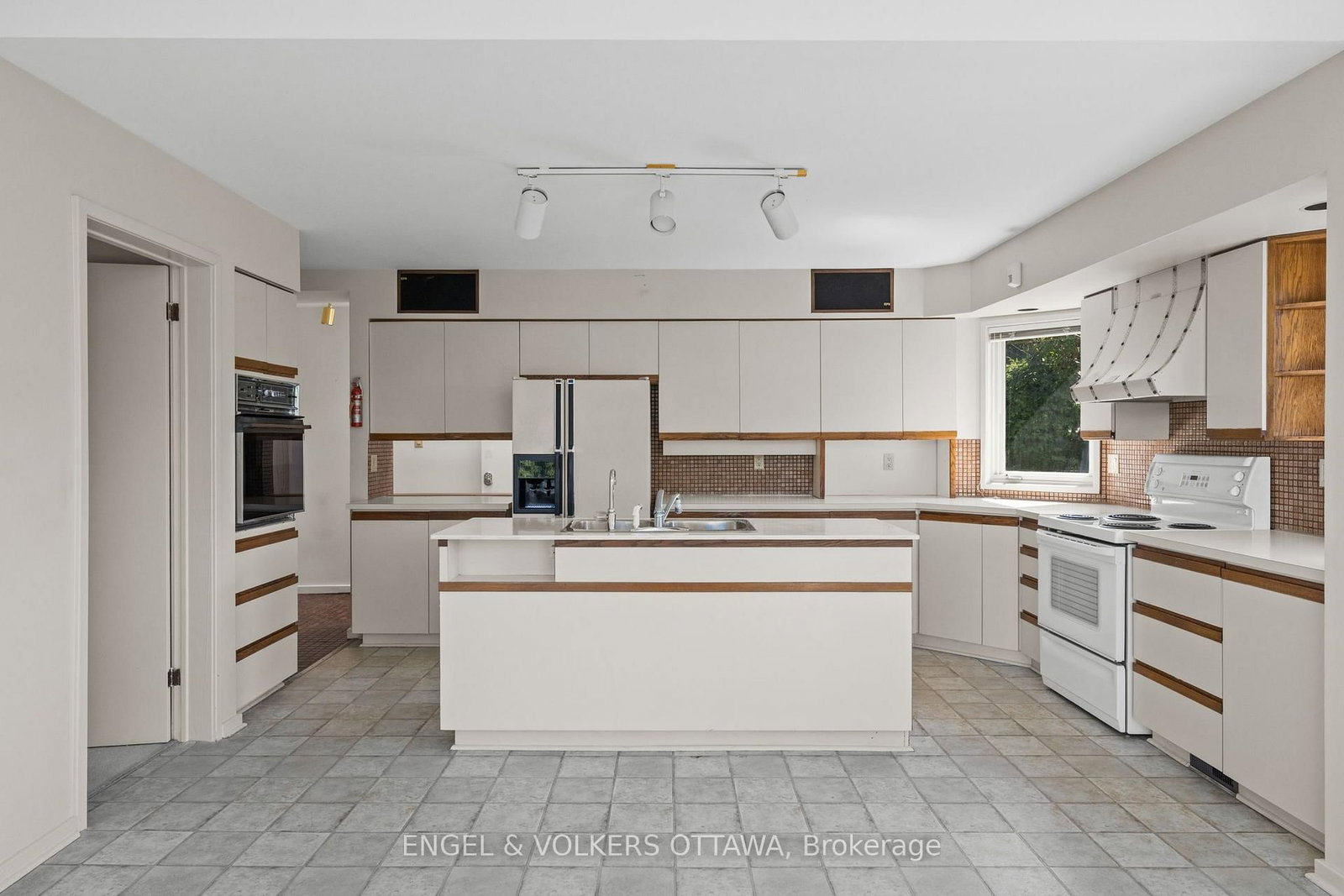 3200 Riverside Drive • Ottawa, ON photo 15