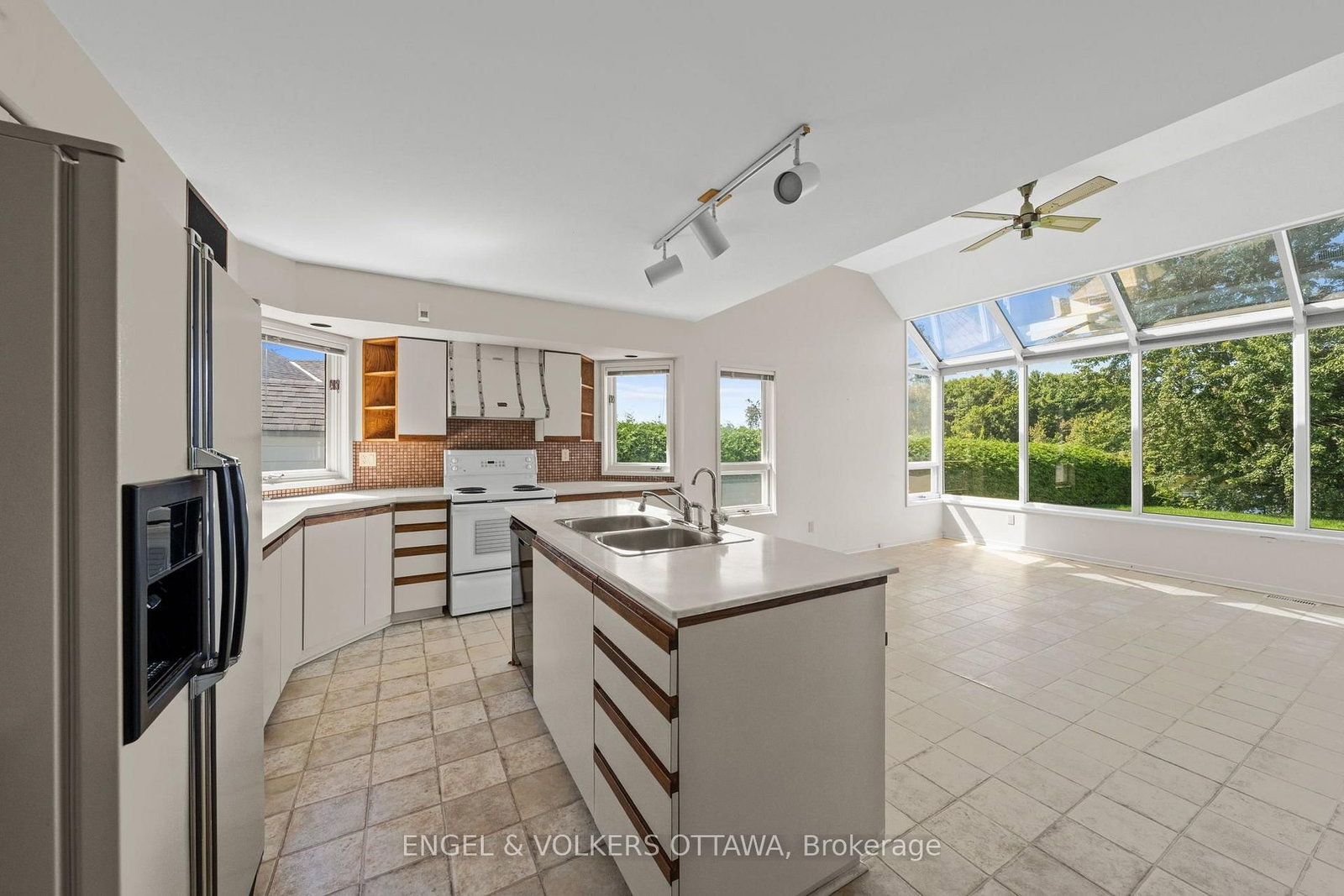 3200 Riverside Drive • Ottawa, ON photo 16