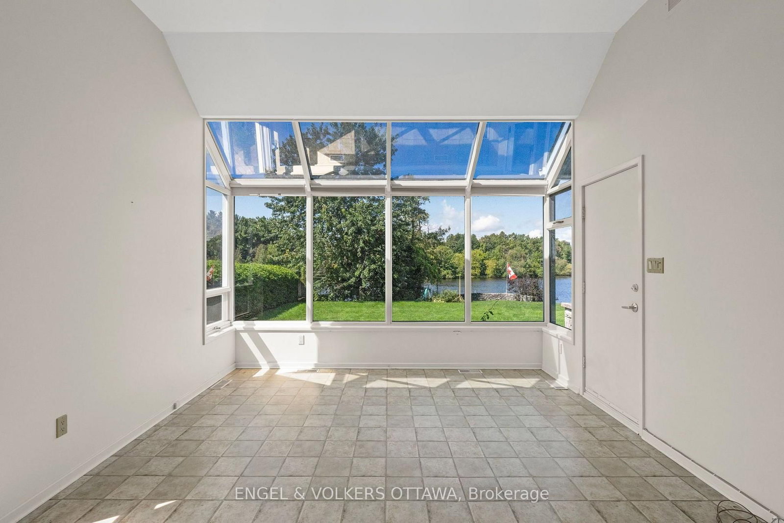 3200 Riverside Drive • Ottawa, ON photo 17