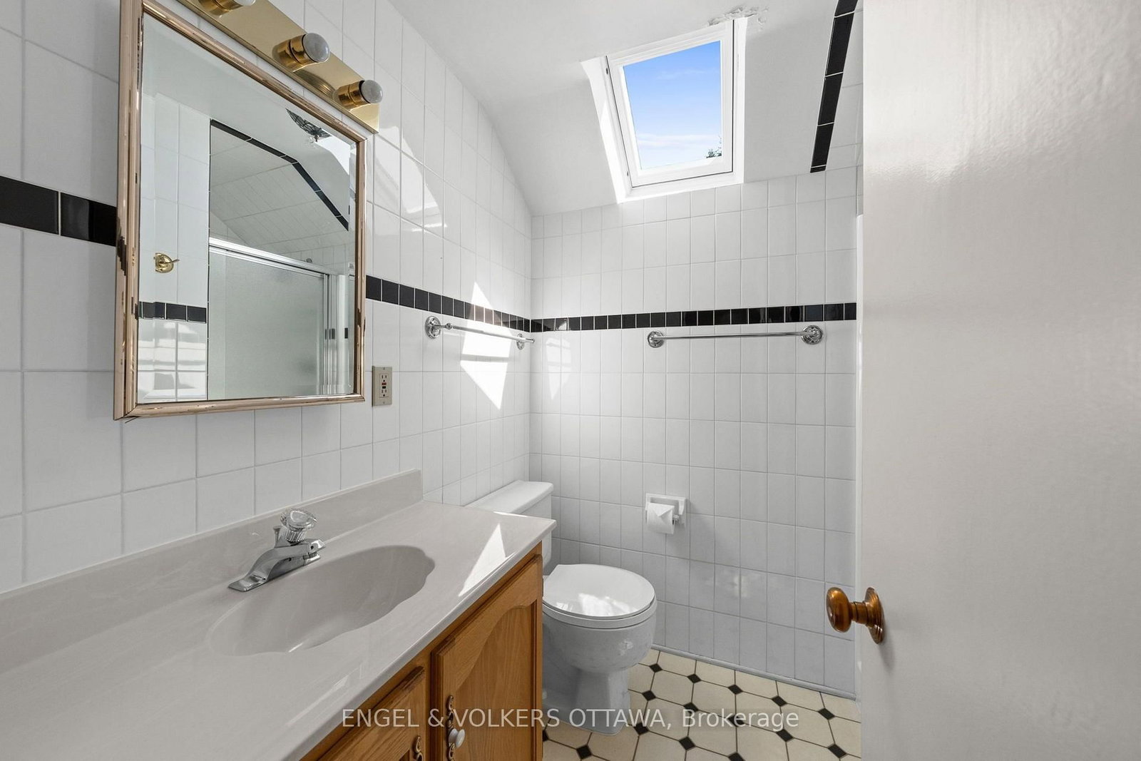 3200 Riverside Drive • Ottawa, ON photo 25