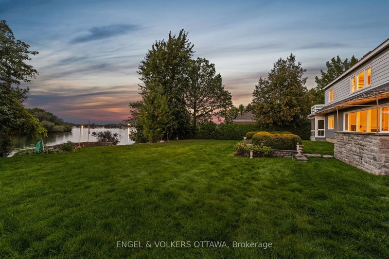 3200 Riverside Drive