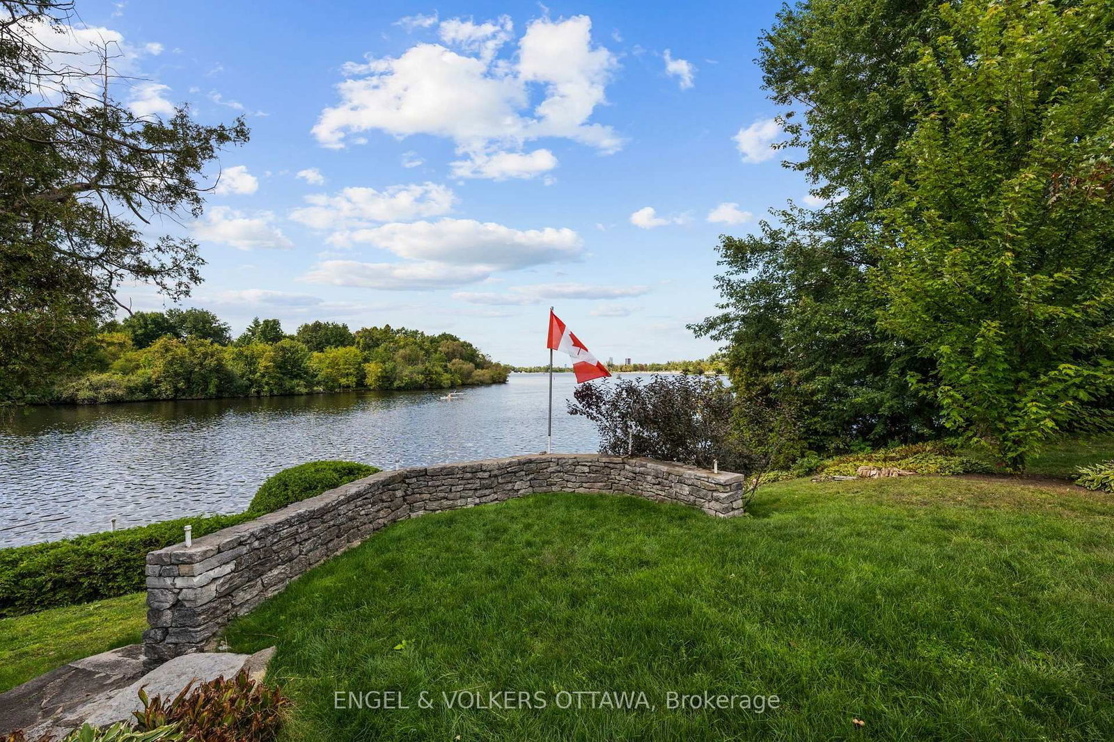 3200 Riverside Drive • Ottawa, ON photo 4