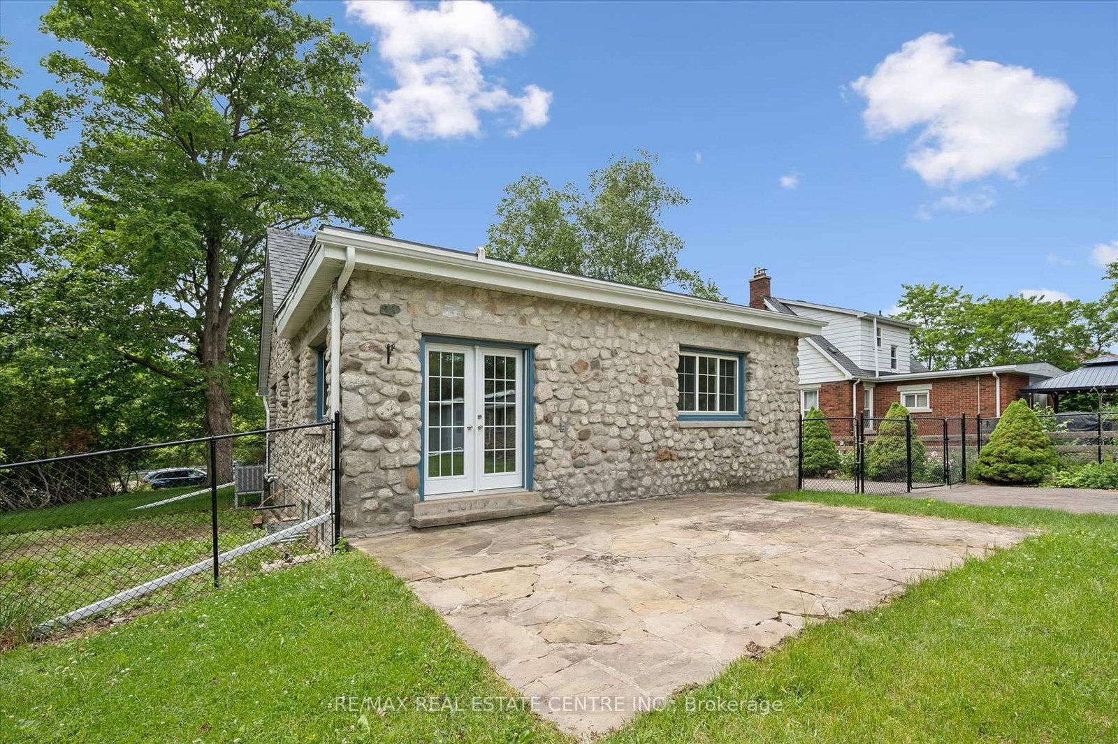 651 Dundas Street S • Cambridge, ON photo 22