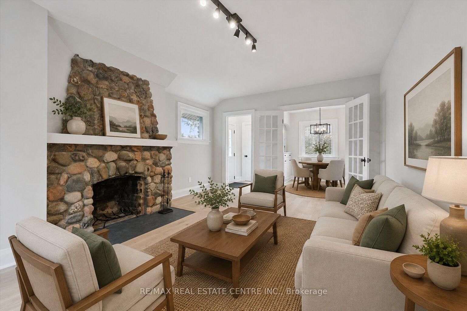 651 Dundas Street S • Cambridge, ON photo 3