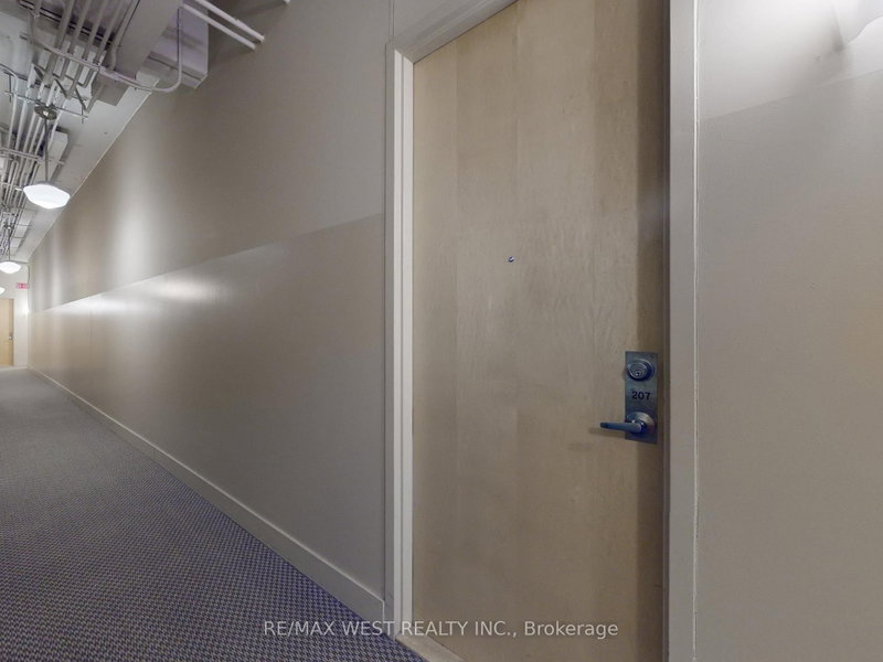 207 - 410 King Street W