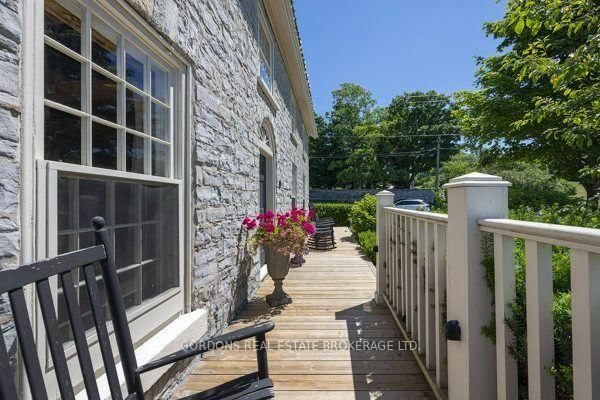 236 James St photo 4