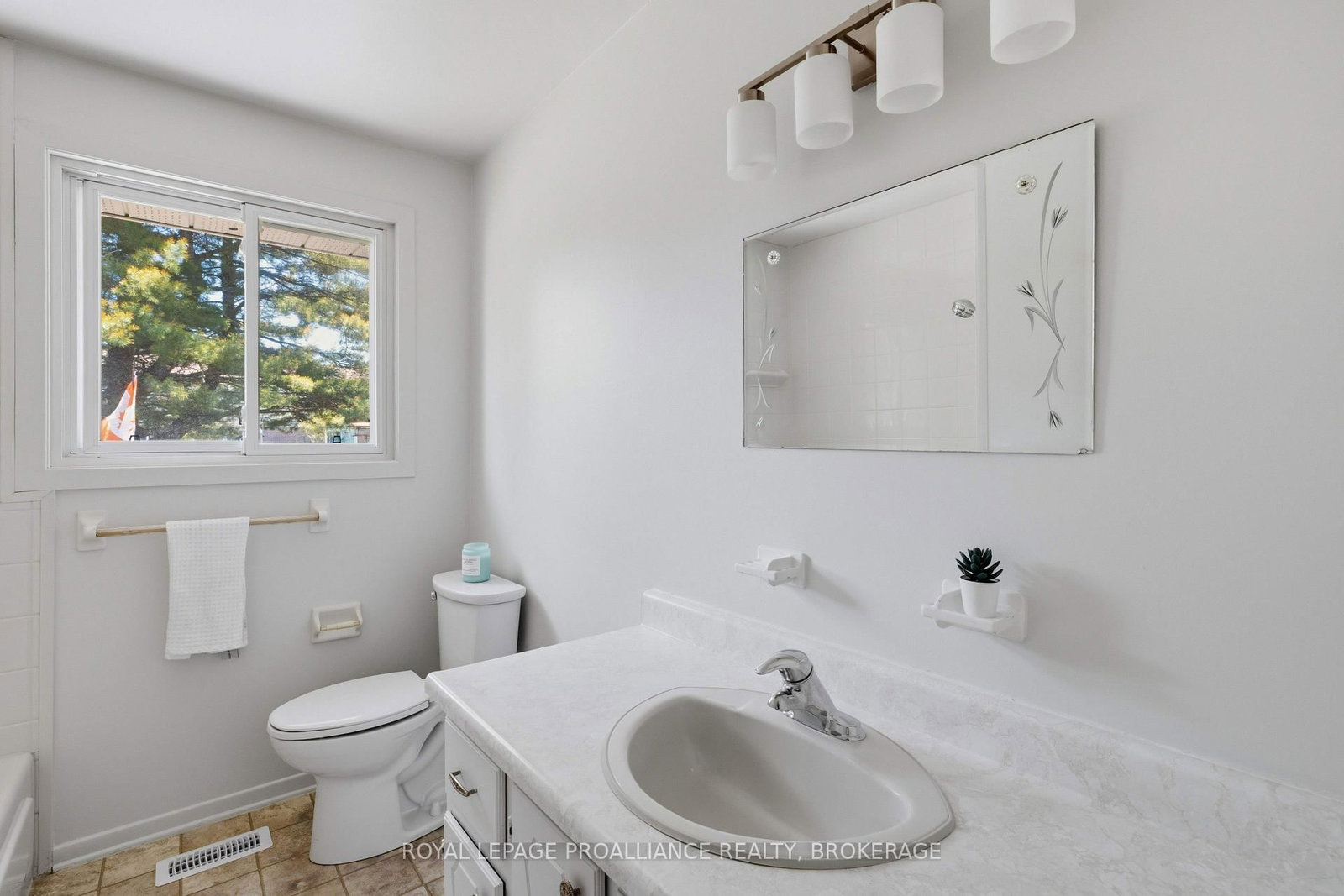 367 Georgiana Street • Gananoque, ON photo 15