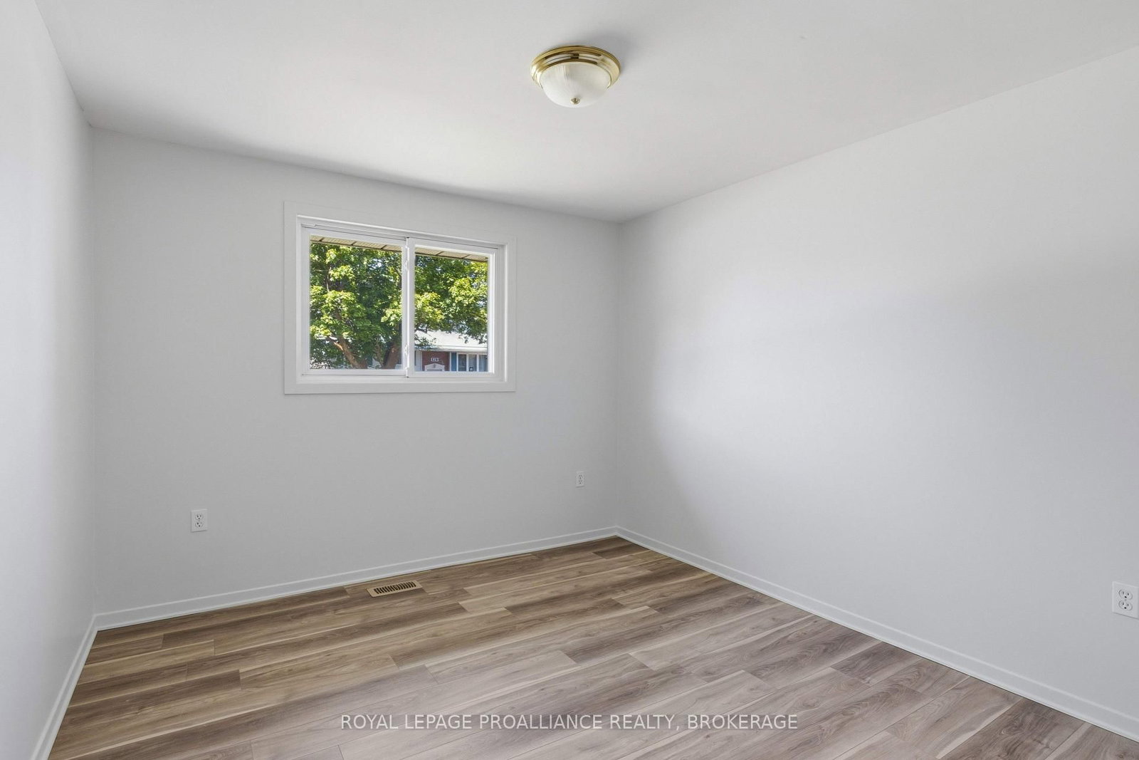 367 Georgiana Street • Gananoque, ON photo 16