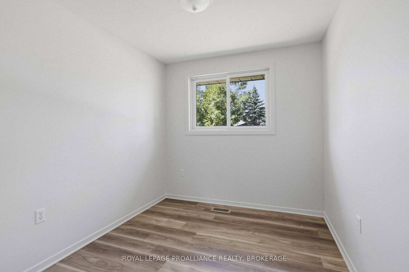 367 Georgiana Street • Gananoque, ON photo 20