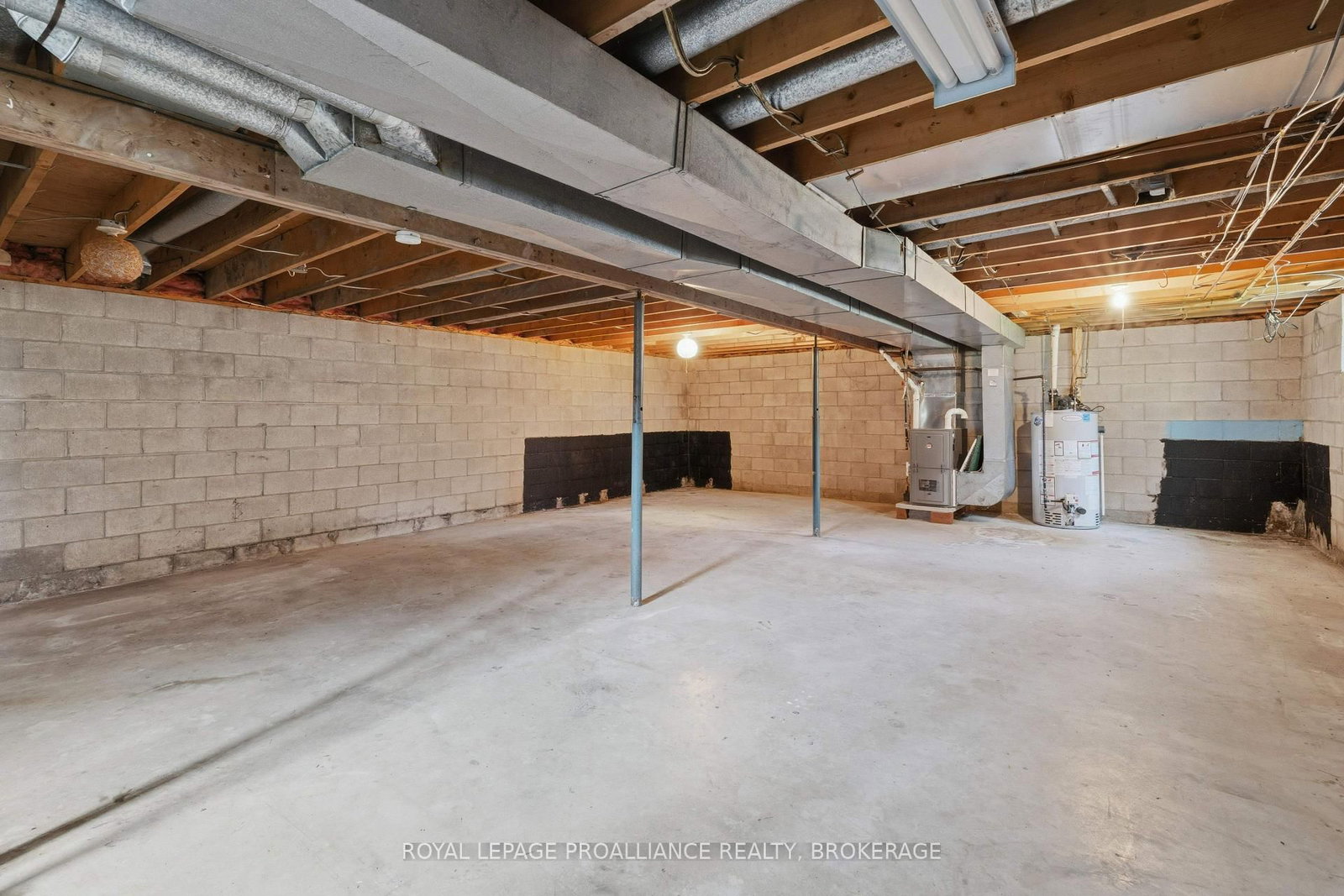367 Georgiana Street • Gananoque, ON photo 23