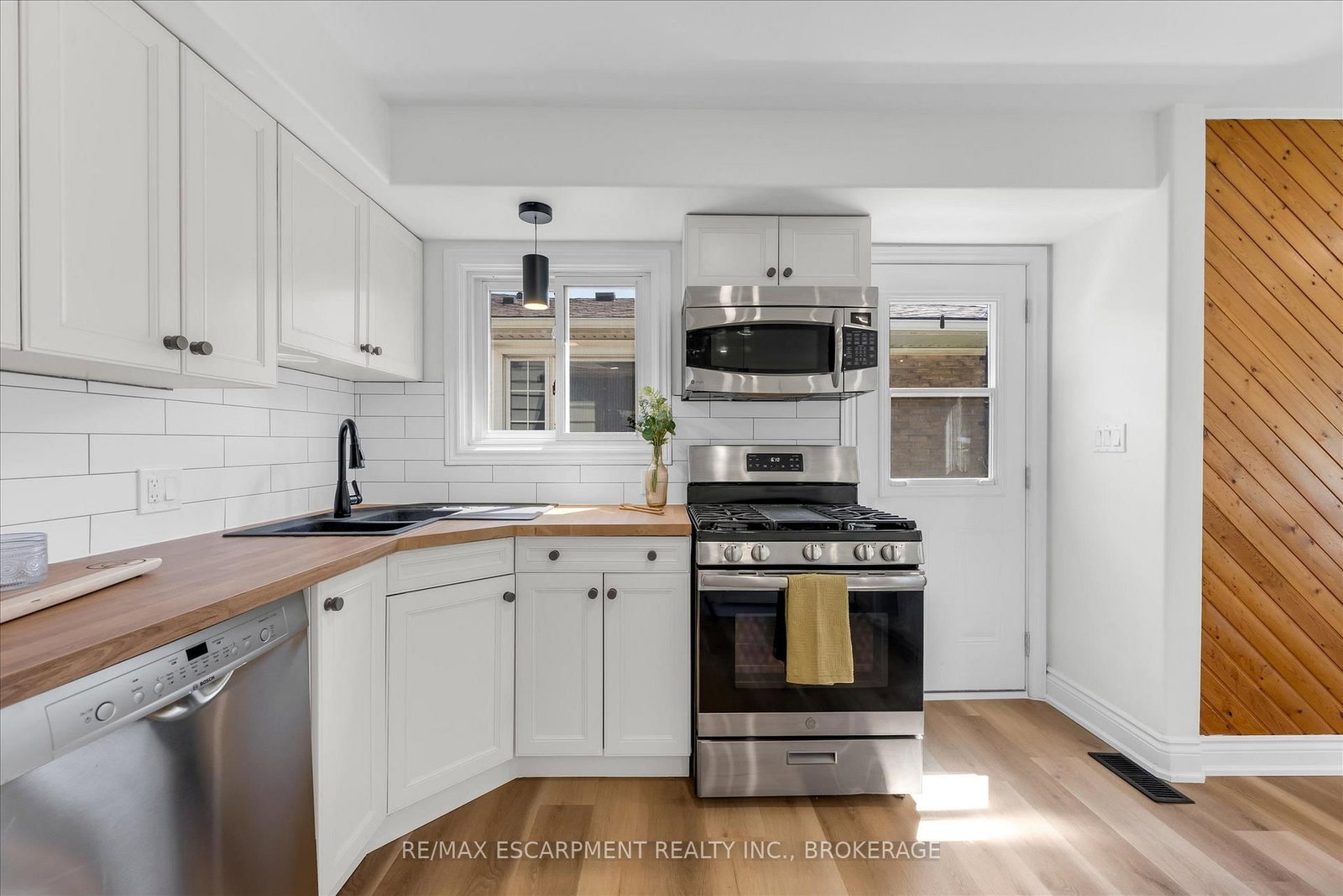 49 Grove Avenue • St. Catharines, ON photo 8