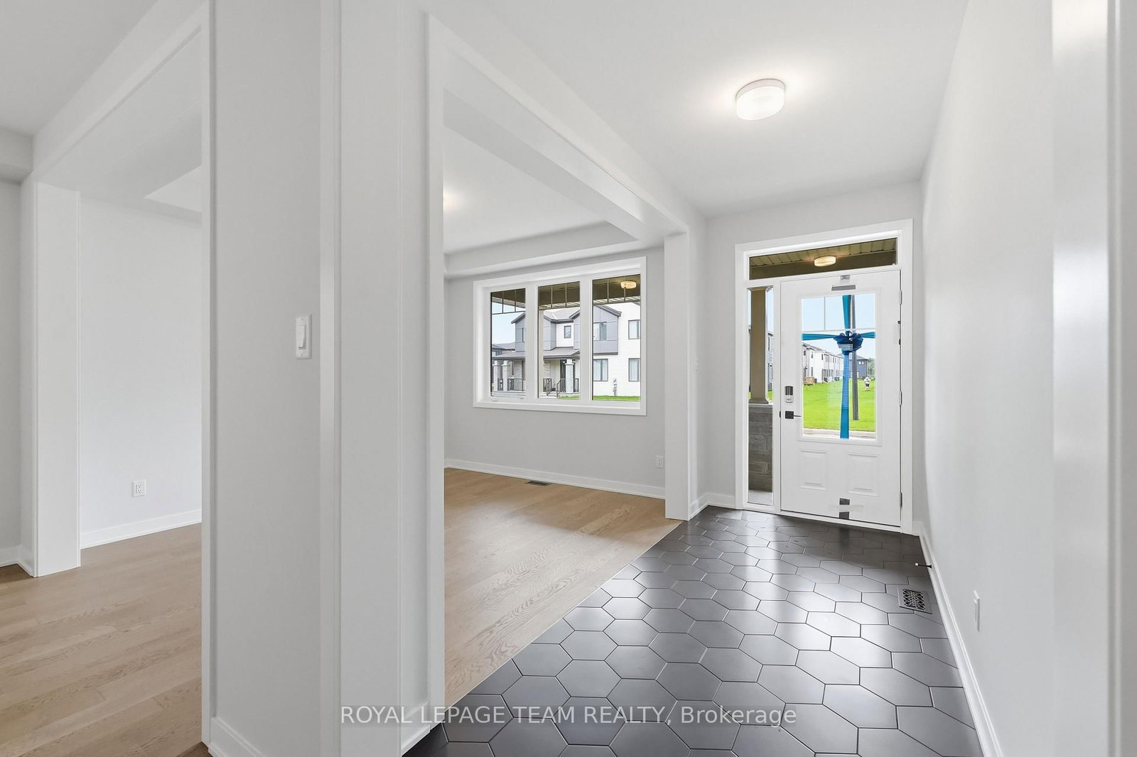 1018 Charolais Place • Richmond, ON photo 4
