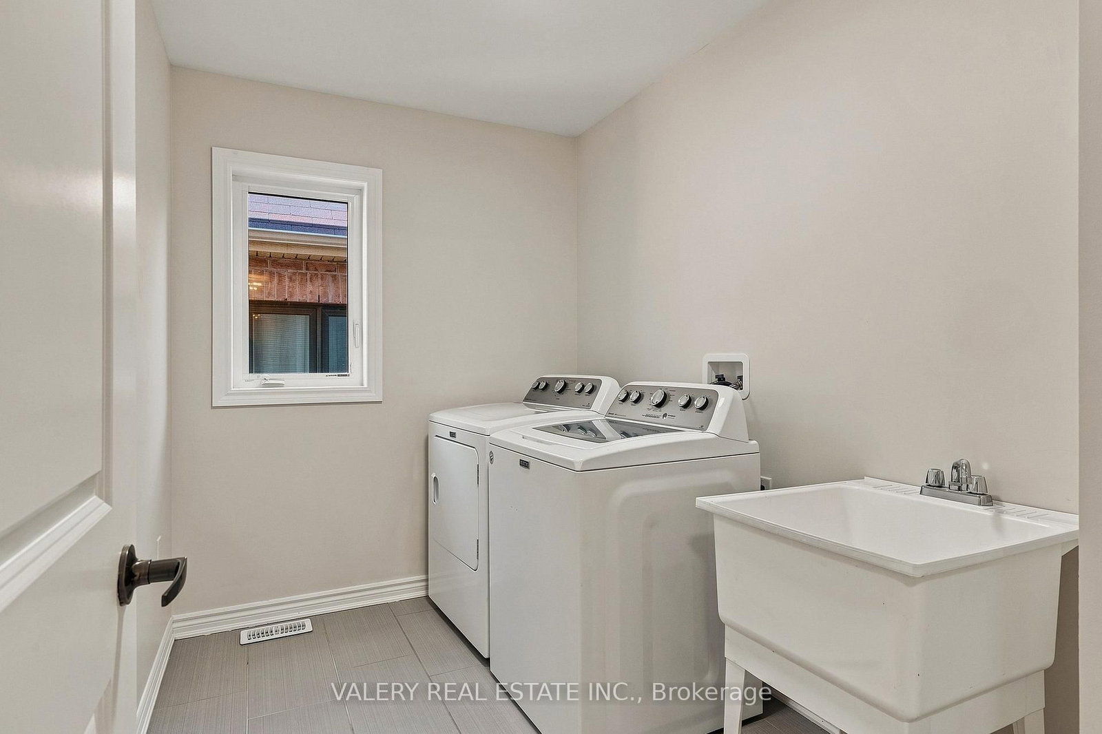 32 Montrose Avenue • Haldimand, ON photo 44