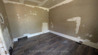 23 Hyatt Avenue • London East, ON photo 5