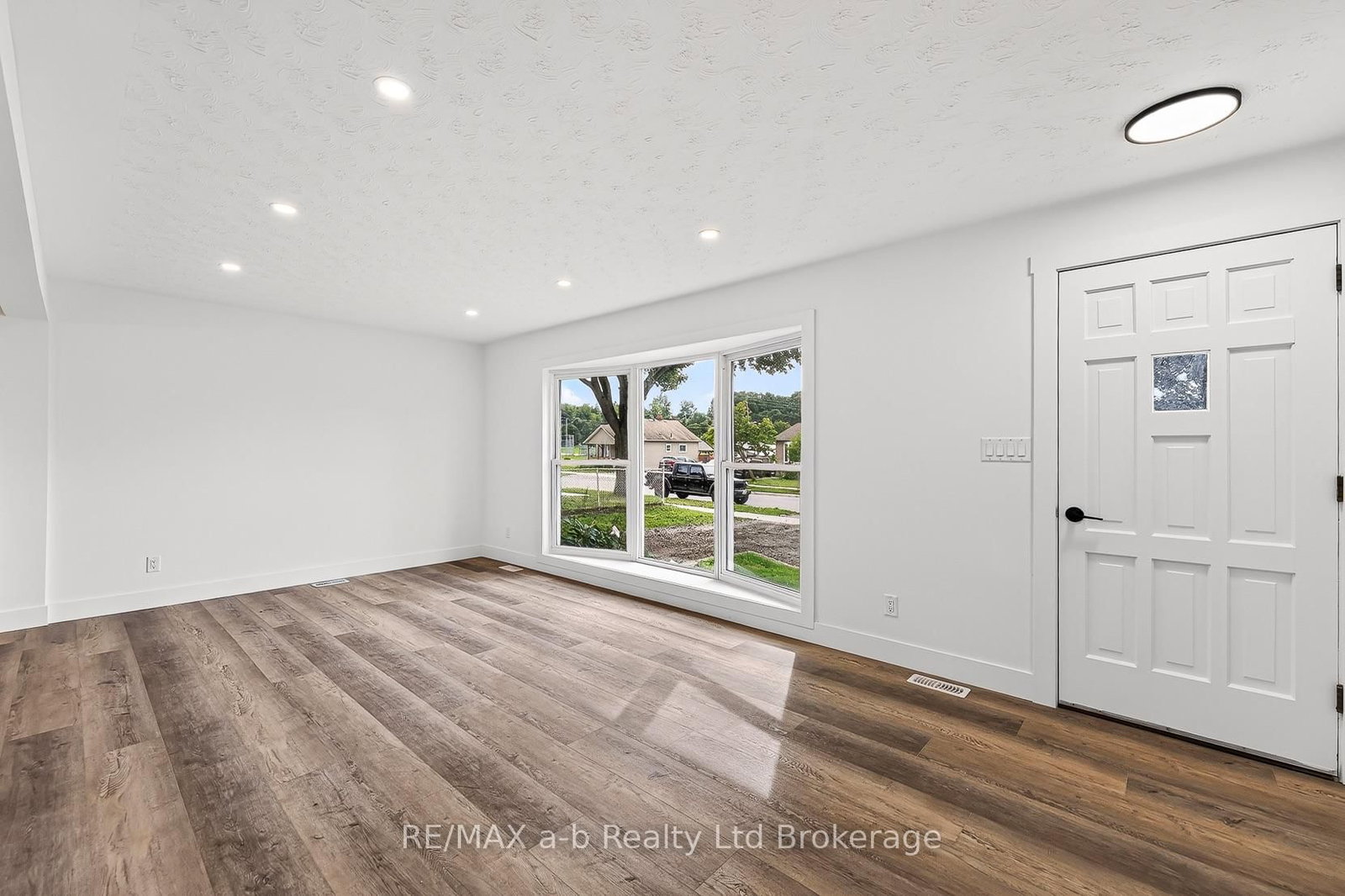 317 Russell Street • Woodstock, ON photo 13