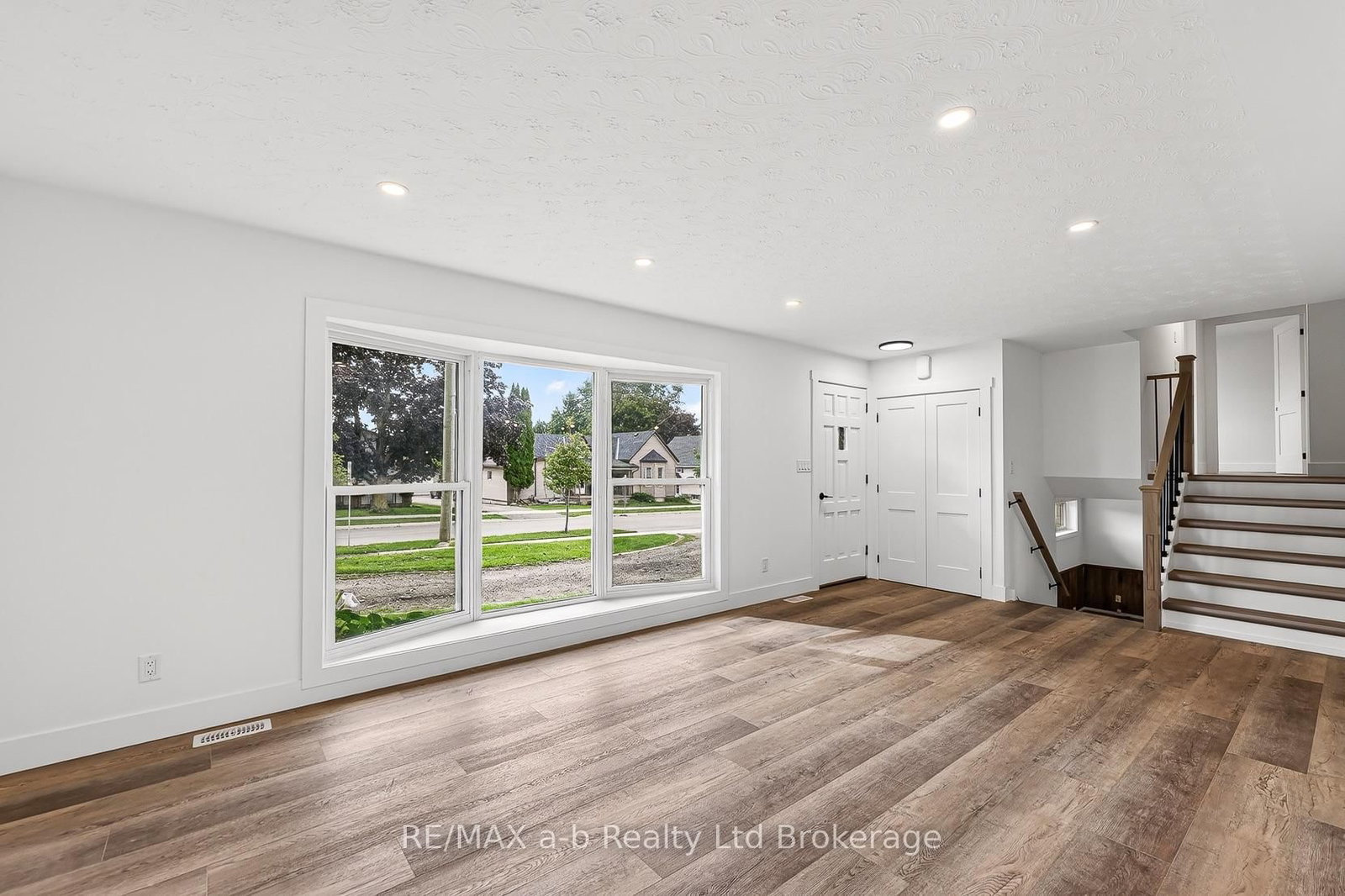 317 Russell Street • Woodstock, ON photo 14