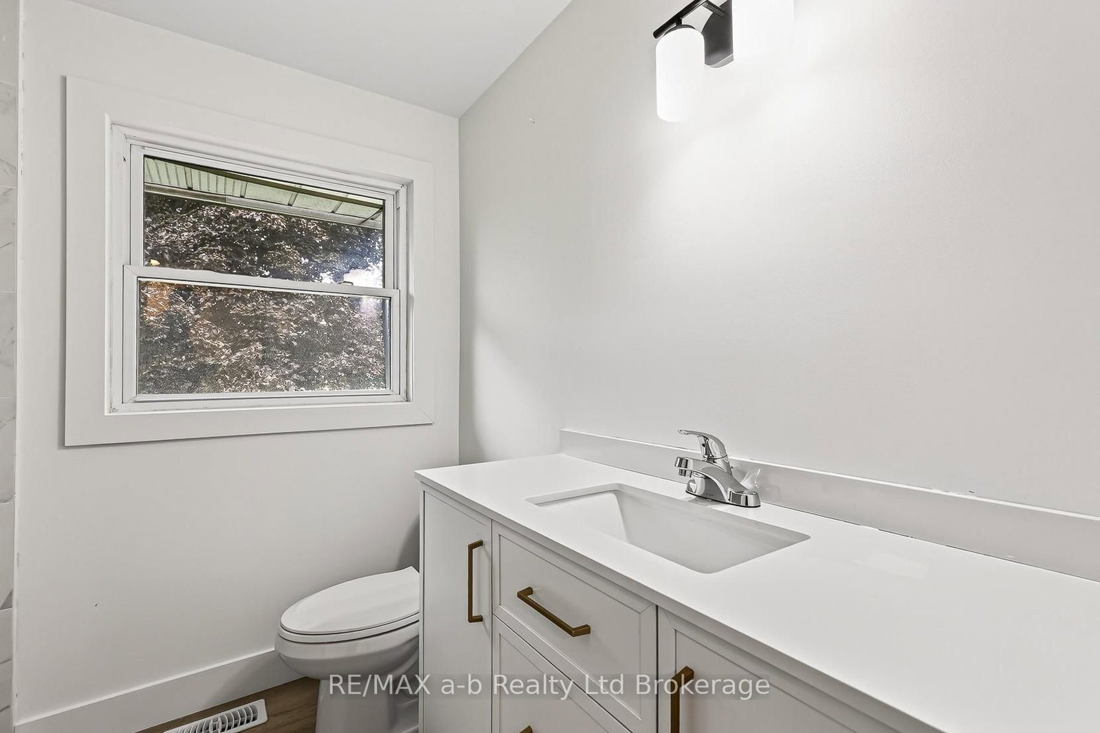 317 Russell Street • Woodstock, ON photo 15