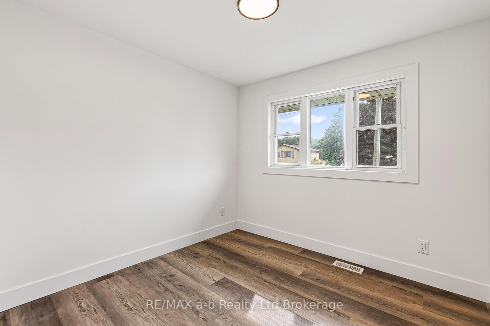 317 Russell Street • Woodstock, ON photo 18