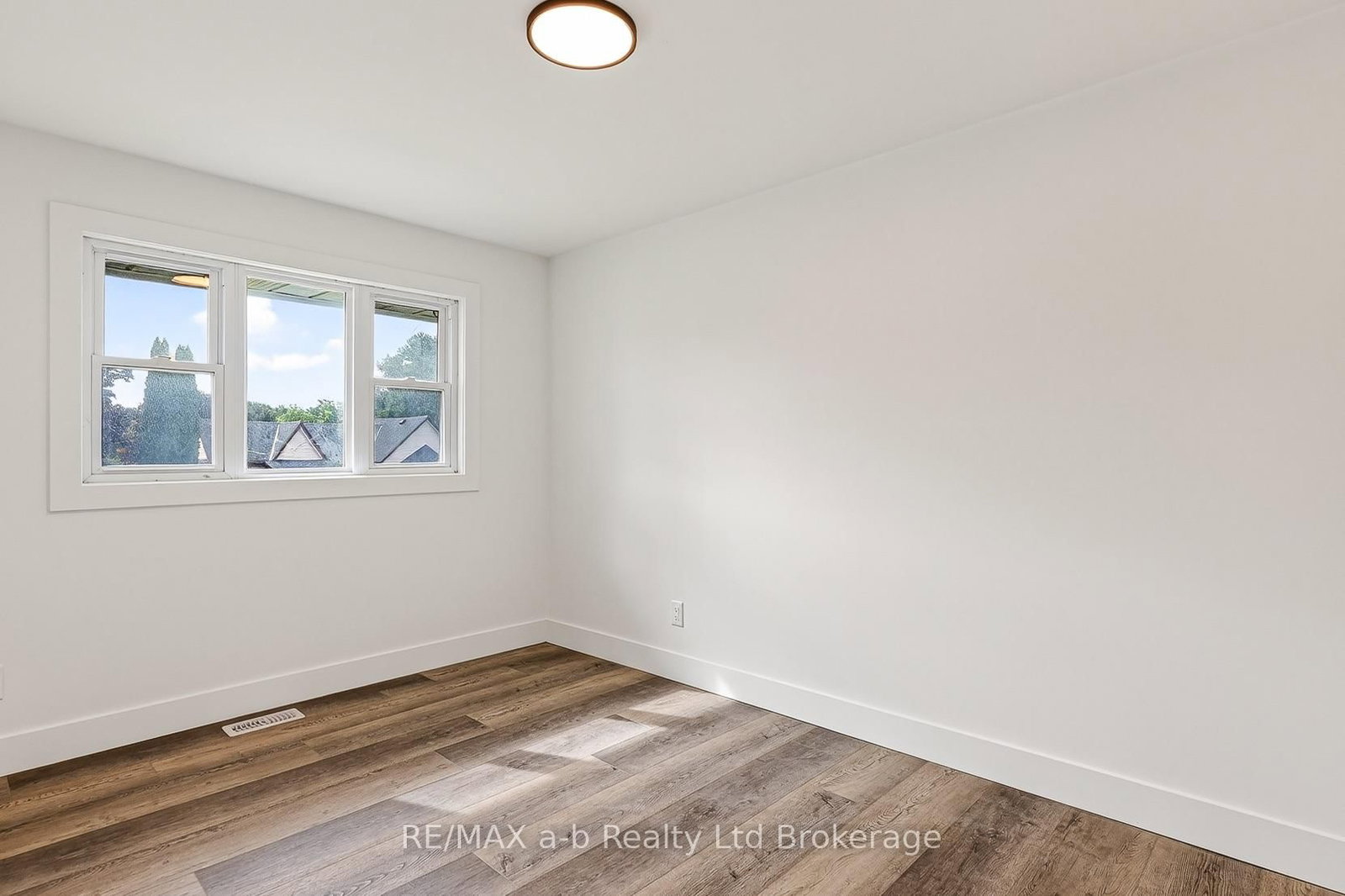 317 Russell Street • Woodstock, ON photo 20