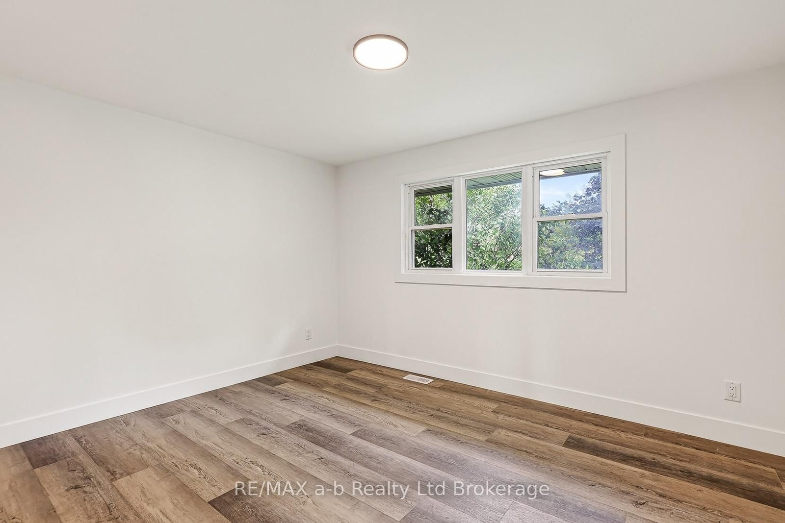 317 Russell Street • Woodstock, ON photo 23