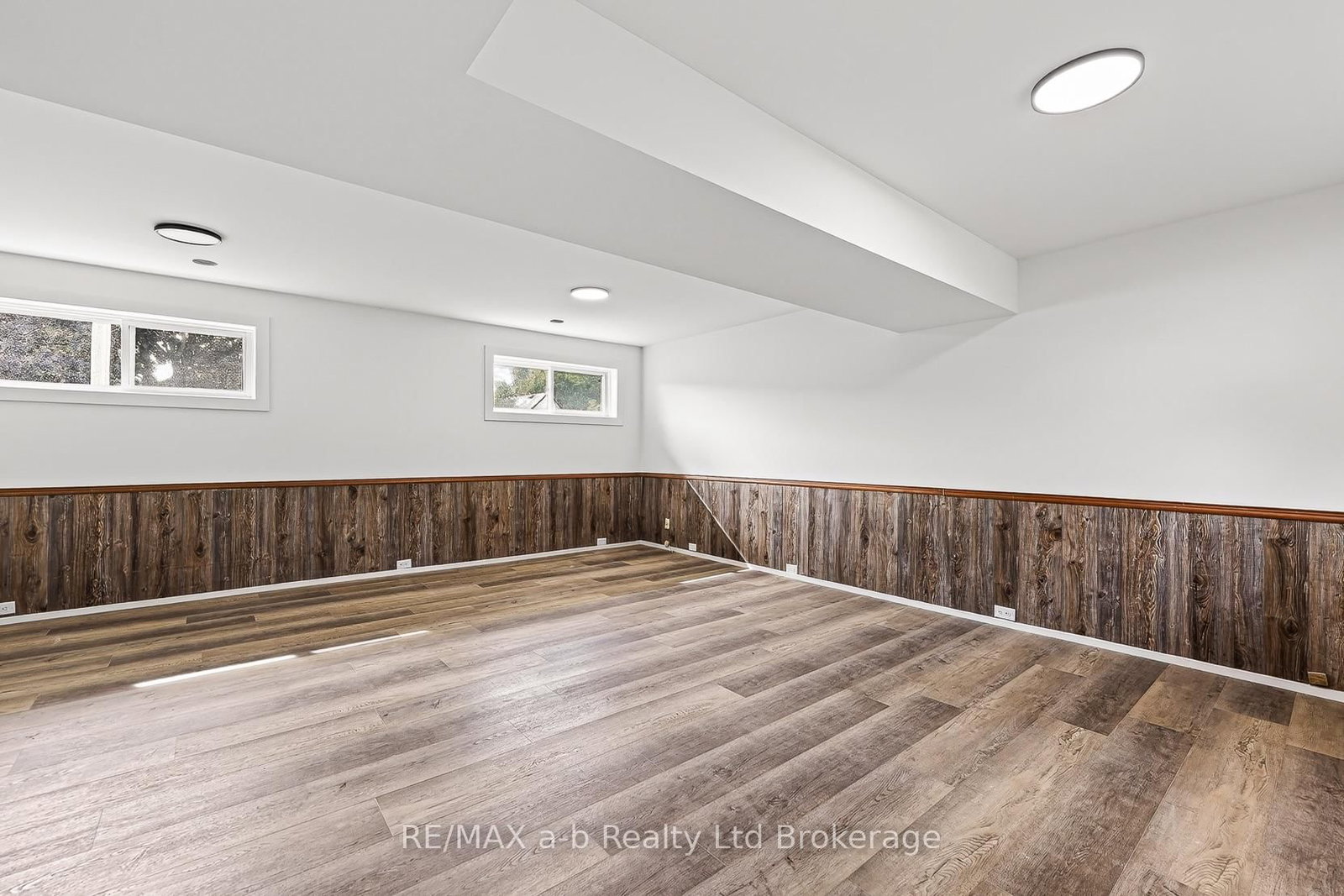 317 Russell Street • Woodstock, ON photo 28