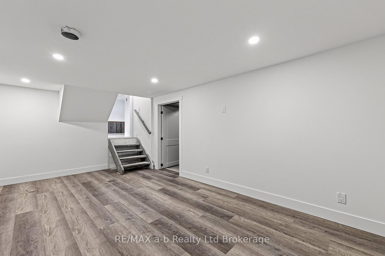 317 Russell Street • Woodstock, ON photo 31