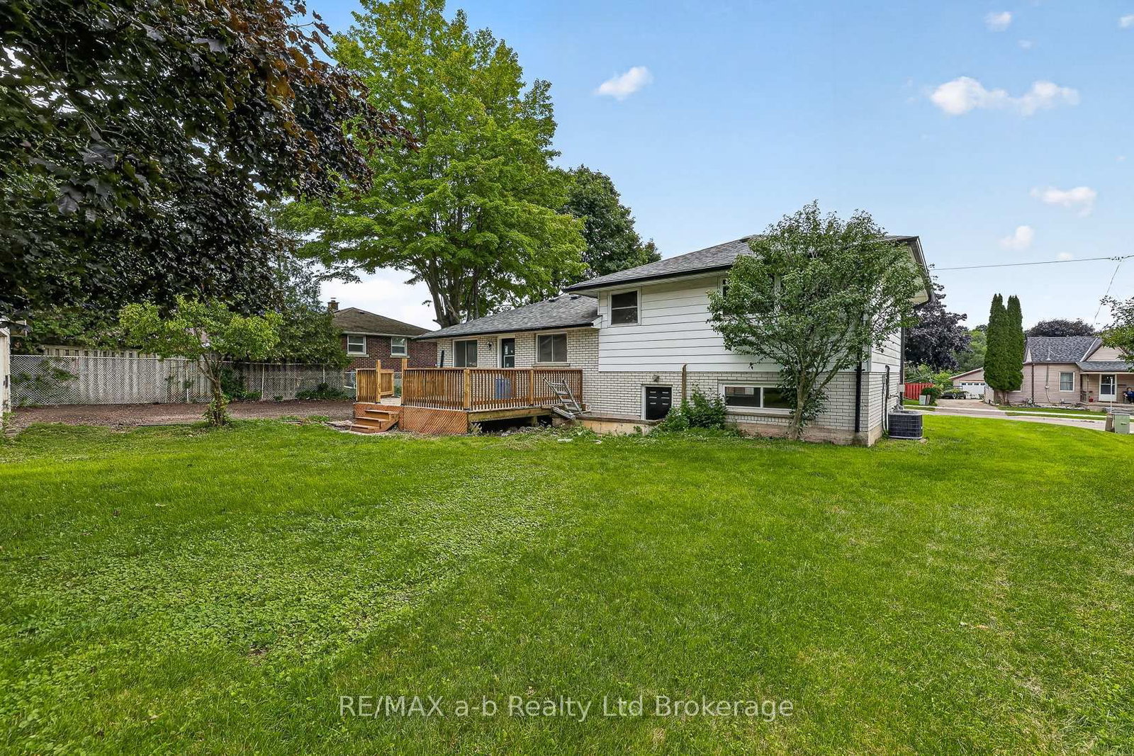 317 Russell Street • Woodstock, ON photo 33