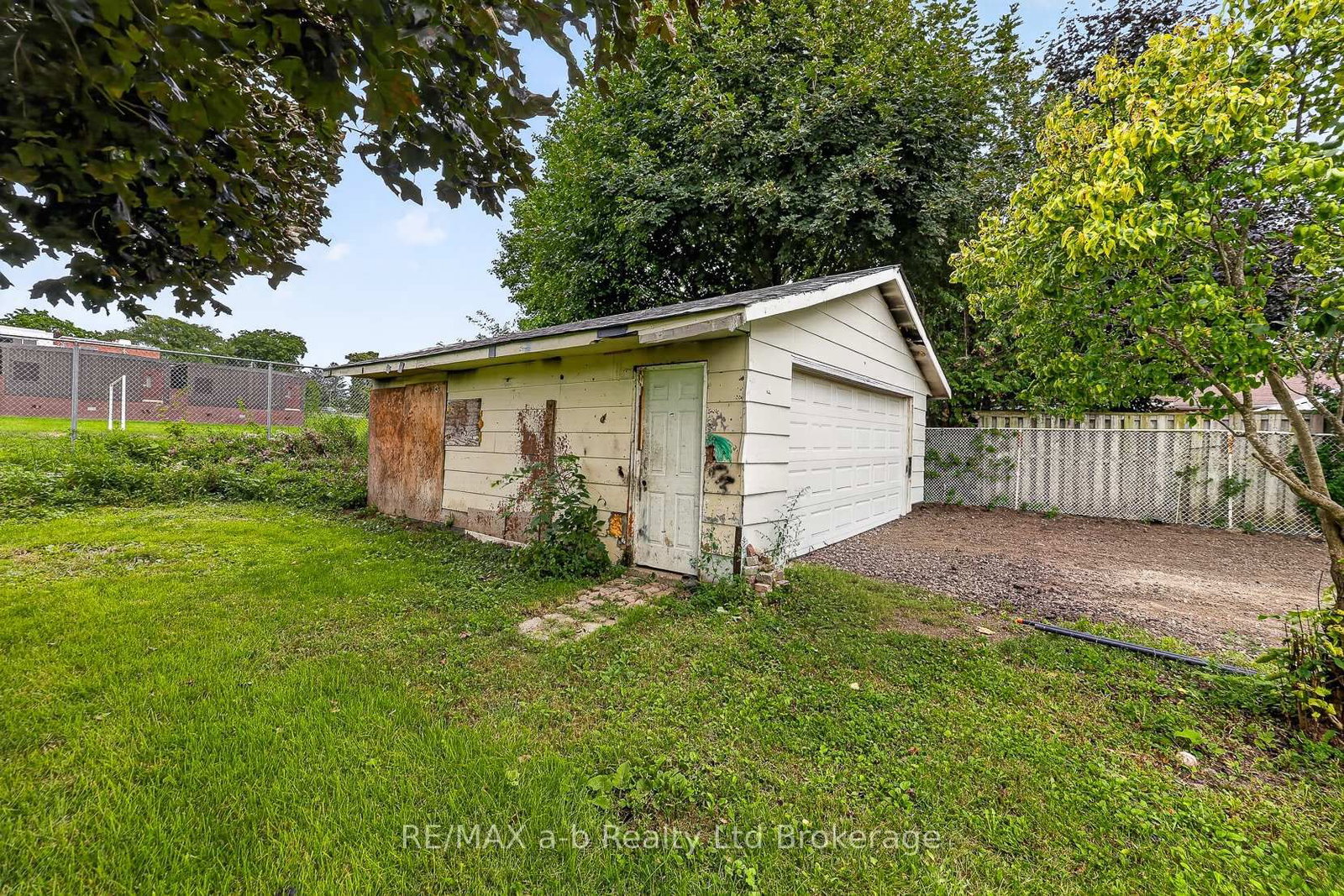 317 Russell Street • Woodstock, ON photo 38