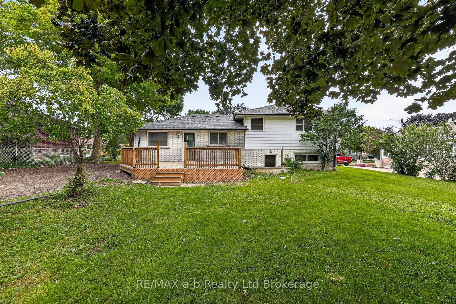 317 Russell Street • Woodstock, ON photo 40