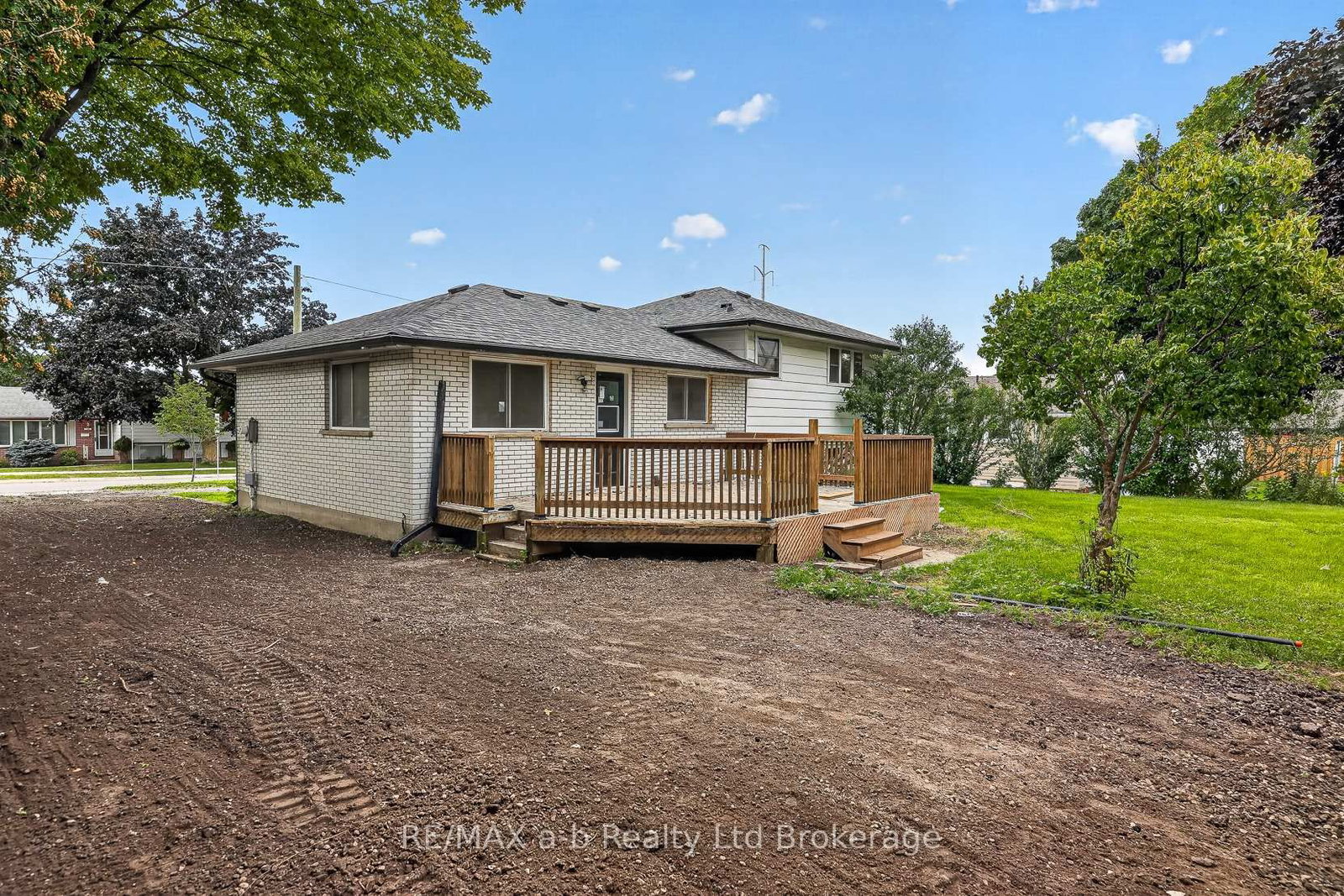 317 Russell Street • Woodstock, ON photo 46