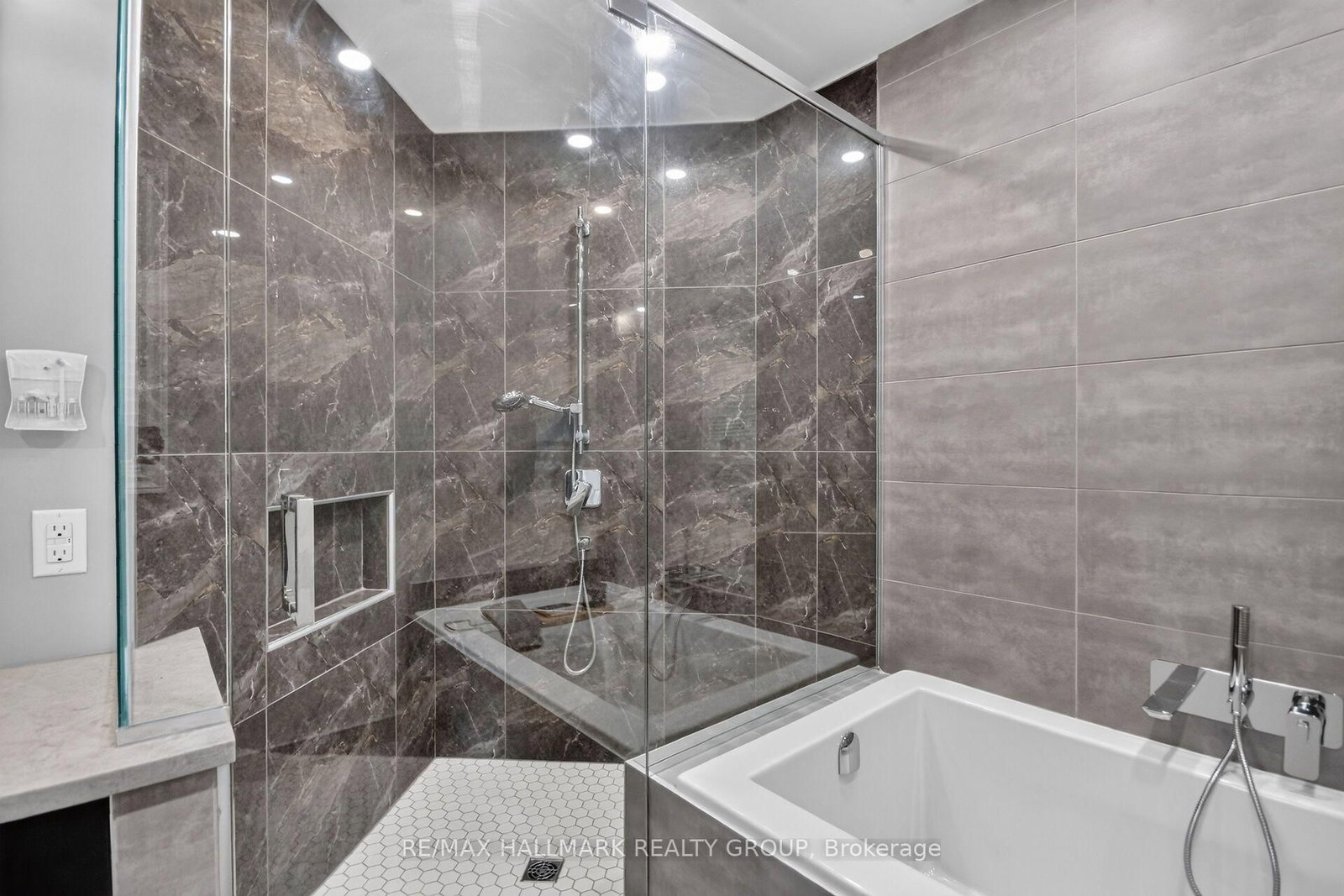 8251 Ranita Crescent • Metcalfe, ON photo 18