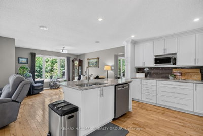 8251 Ranita Crescent • Metcalfe, ON photo 6