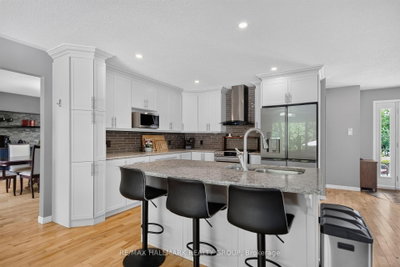 8251 Ranita Crescent • Metcalfe, ON photo 7